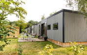 Udendørs billede af Taos XL Delux Mobile home-lodgen ved Baalse Hei i Belgien omgivet af natur.