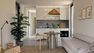 Interno moderno di glamping con cucina, zona soggiorno accogliente, tavolo da pranzo e decori naturali.