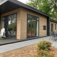 Tiny house moderna Forest park chalet con patio al parco vacanze De Kleine Belties nei Paesi Bassi.