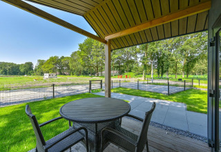 Vista dal patio di Luxury lodge - accessibile in sedia a rotelle a Drentse Weelde, Paesi Bassi.
