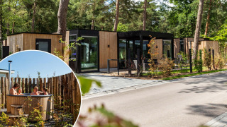 Moderne Glamping-Hütten im Wald mit privatem Whirlpool im Freien und entspannter Atmosphäre.