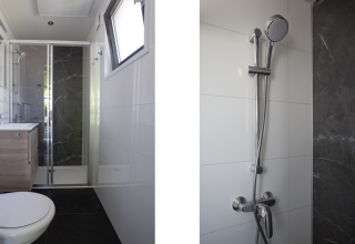 Baño moderno con ducha de vidrio, inodoro y ventana en Eco Cottage Comfort, De Thijmse Berg, Países Bajos.