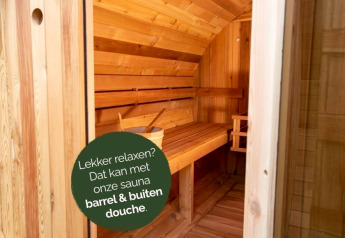 Interior view of a wooden sauna with a bench, bucket and ladle at Heydehuis + Jacuzzi glamping accommodation.