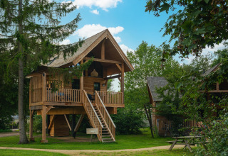 Casa sull’albero Heydehuis + Jacuzzi a Sandberghe nei Paesi Bassi, con terrazza ed immersa nel verde.