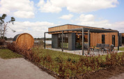 Moderne feriebolig Amalia 6 med sauna på Hofparken De Bergvennen i Holland, omgivet af natur og have.