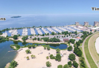 Vista aérea de Marina Parcs Almere, Países Bajos, con ubicaciones de Tiny Wagon 1-6 y 7-10 señaladas.