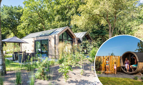 Moderne Lodge Royal Eco Sauna tiny house met buitensauna bij Résidence Lage Vuursche in Nederland.