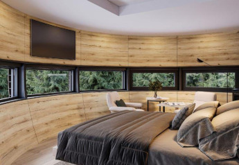 Soveværelse i The Nutshell tiny house med panoramaudsigt, sauna og hot tub i Den Blanken, Holland.