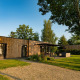 Vakantiehuis Amalia 6 in Hofparken Wiltershaar, Nederland, met houten gevel en gezellig terras in de tuin.