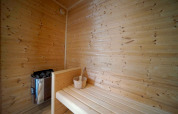 Vue intérieure d’un sauna en bois à Mode Wellness 2 du Marina Strandbad, aux Pays-Bas.