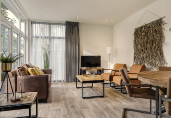 Modern living area of a Tiny House at Bospark Markelo, Netherlands, featuring rustic decor and cozy furniture.