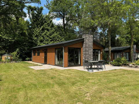 Chalet moderne avec terrasse et jardin au Hackfort Wood Hottub 6, De Utrechtse Heuvelrug, Pays-Bas.