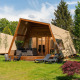 Tenda safari lodge XL con servizi igienici al Holiday Resort 't Schuttenbelt nei Paesi Bassi, nel verde.