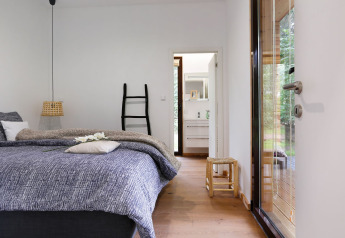 Modern bedroom interior of Woody Lodge Florian at Holiday Resort 't Schuttenbelt in the Netherlands.