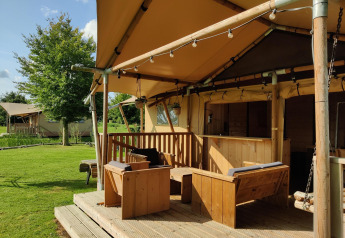 Vue de la tente safari Groupaccommodation 'de Blokhut' au Holiday park Eigen Wijze, Pays-Bas.