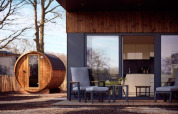 Udendørs udsigt over Holiday villa Amalia 2 med sauna ved Hofparken De Bergvennen, møbleret terrasse.