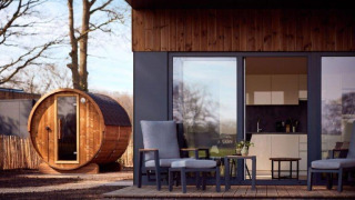 Outdoor view of Holiday villa Amalia 2 with sauna at Hofparken De Bergvennen, furnished terrace.