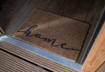 Doormat with the word 'home' at the entrance of Safari tent Ranger DeLuxe with hot tub at Camping Vossenberg.