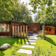 Chalet en bois douillet avec jardin, terrasse et mobilier au Bungalowpark Het Verscholen Dorp, Pays-Bas.