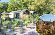Tiny house Lodge Royal Eco Wellness con bañera de hidromasaje exterior en entorno natural en los Países Bajos.